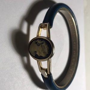 Queen leather golden bracelet